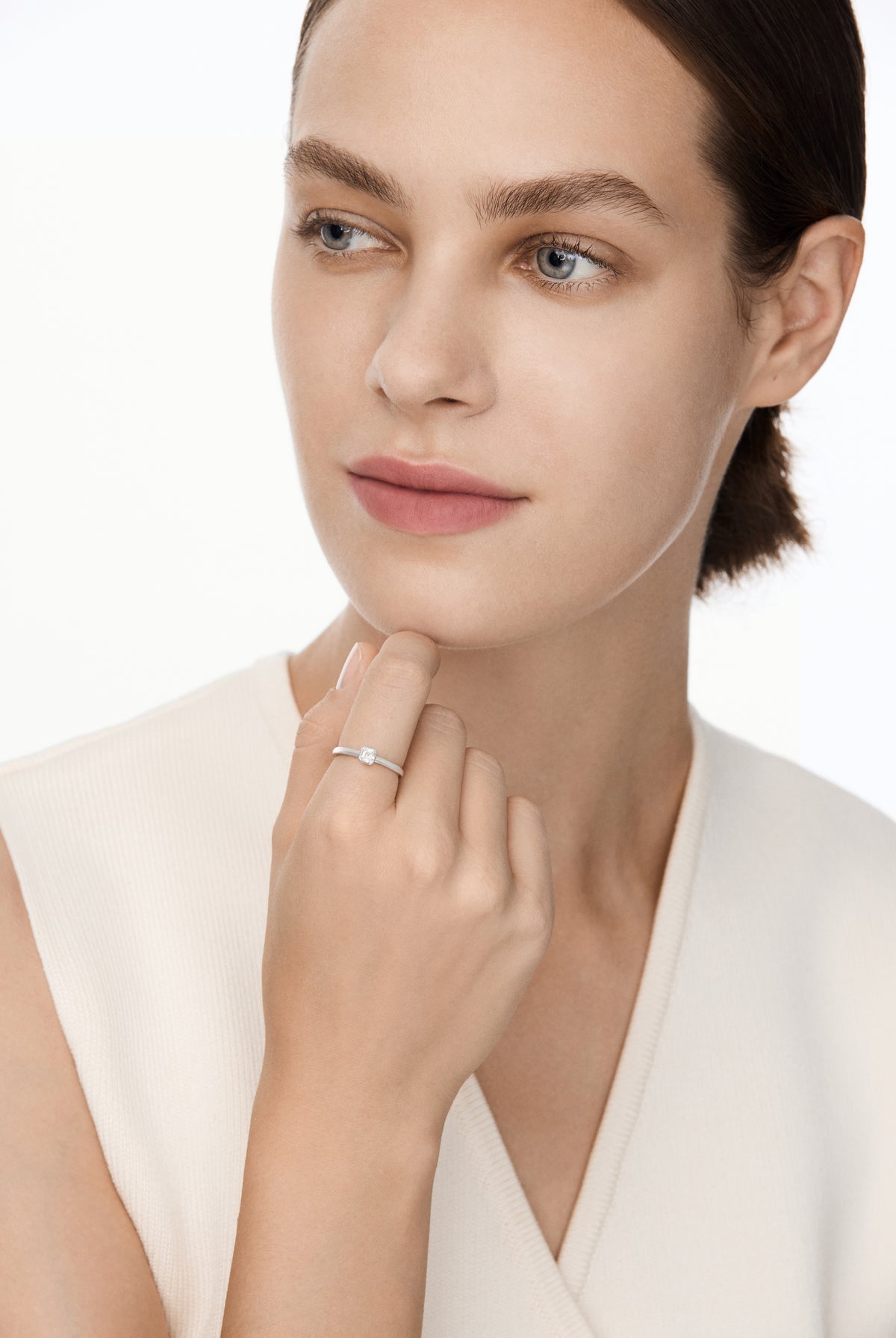 Evelyn Solitaire Ring Peony Pink
